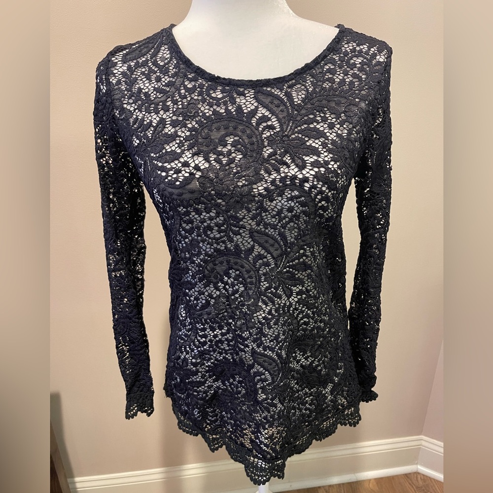 Women’s Lace Overlay top, Size Medium